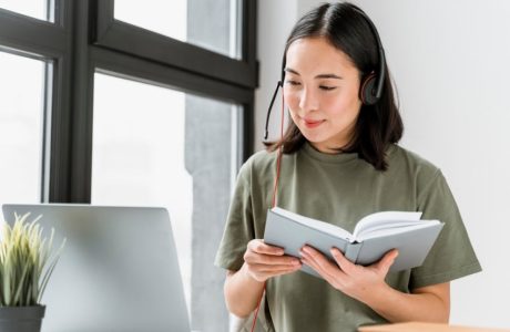 woman-podcast